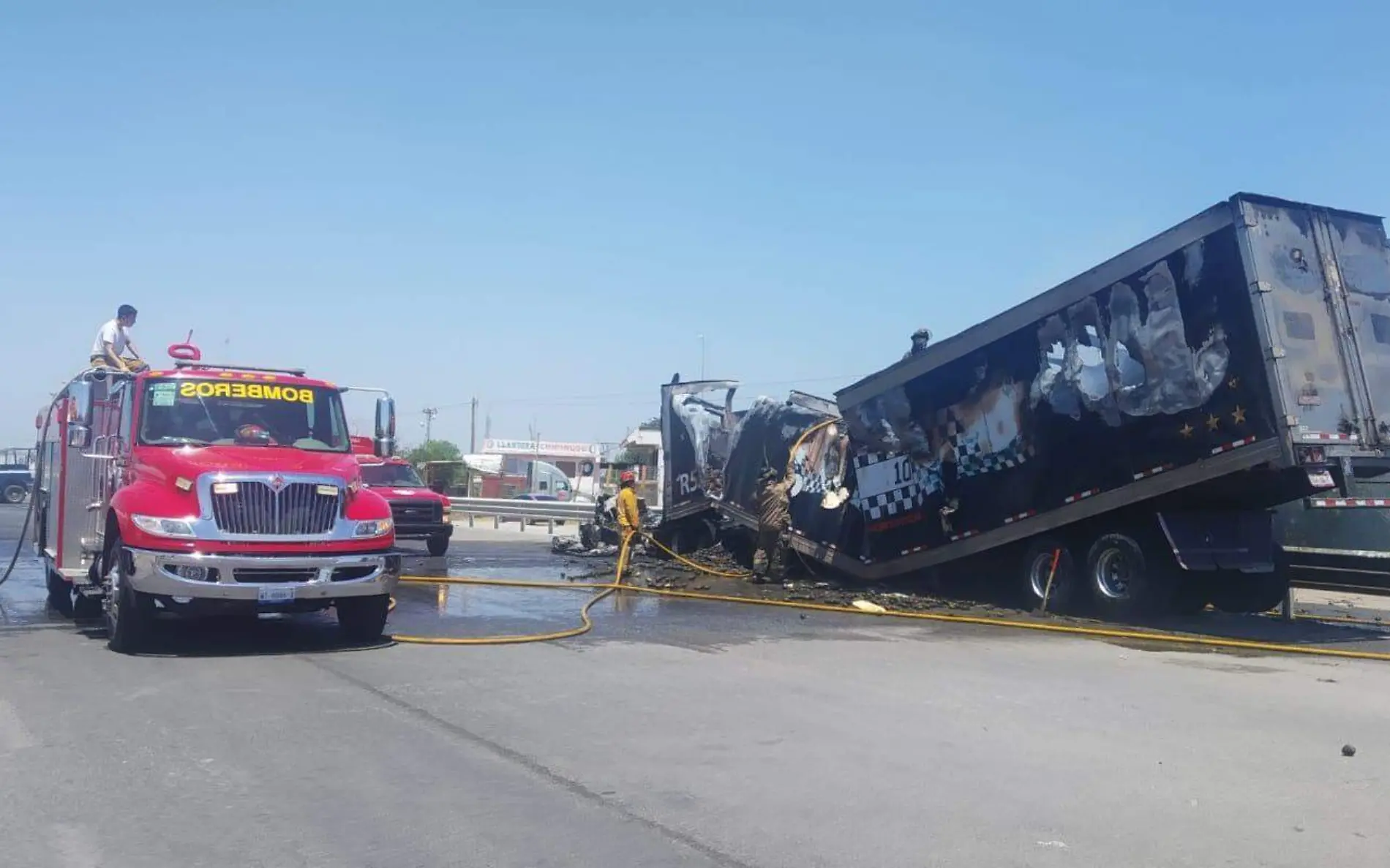 Incendio de tráileres en Reynosa, Tamaulipas | Jaime Jiménez 